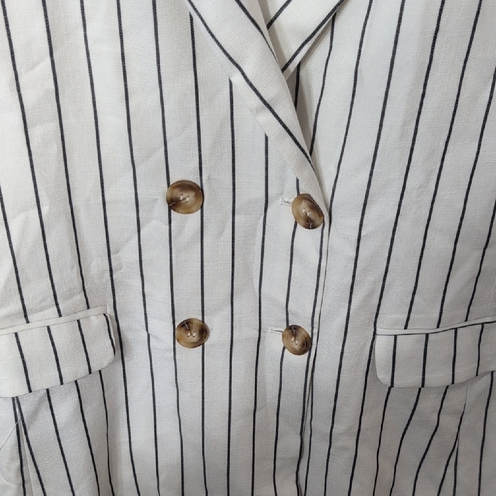 Skies Are Blue White and Black Striped Blazer - Picture 5 of 9